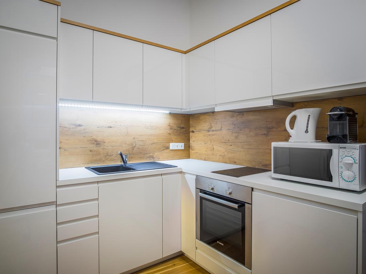 Sky9 Apartments City Center Вена Экстерьер фото