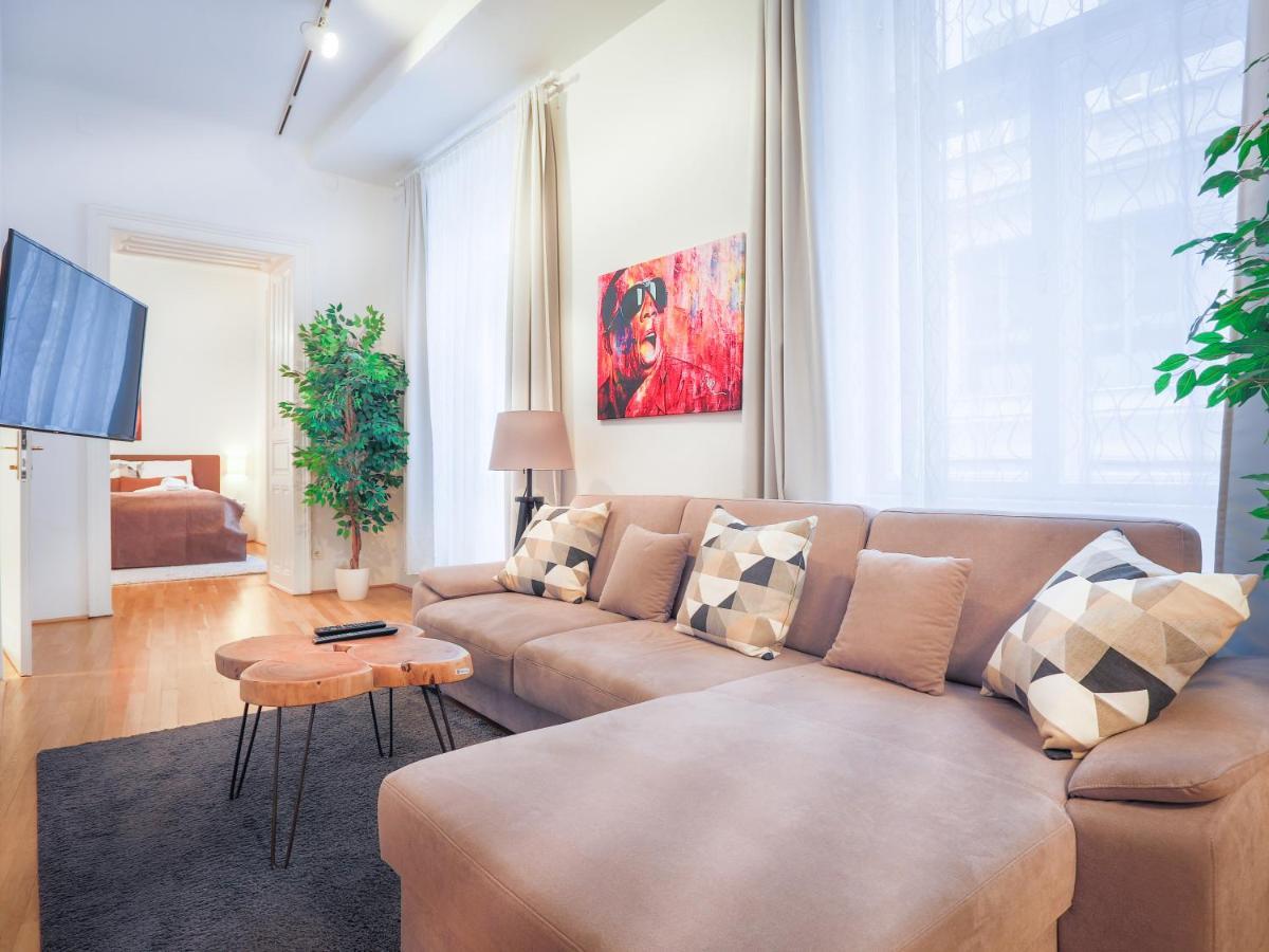 Sky9 Apartments City Center Вена Экстерьер фото
